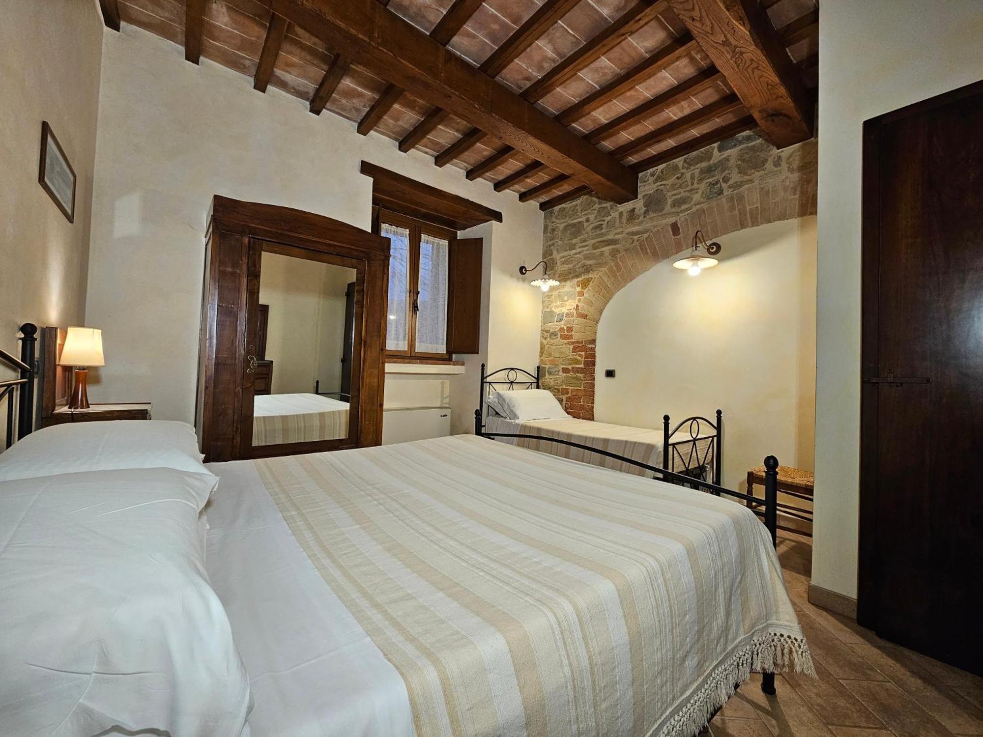 La Fonte Di Montebuono Villa Magione Room photo